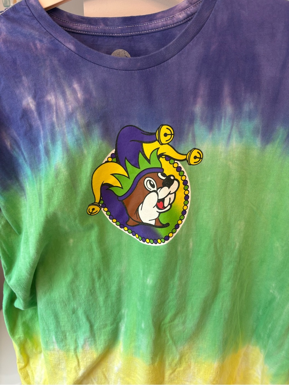 Buc-ee’s Mardi Gras Tie Dye Graphic T-Shirt 2XL Peace Love & Mardi Gras - Picture 2 of 5